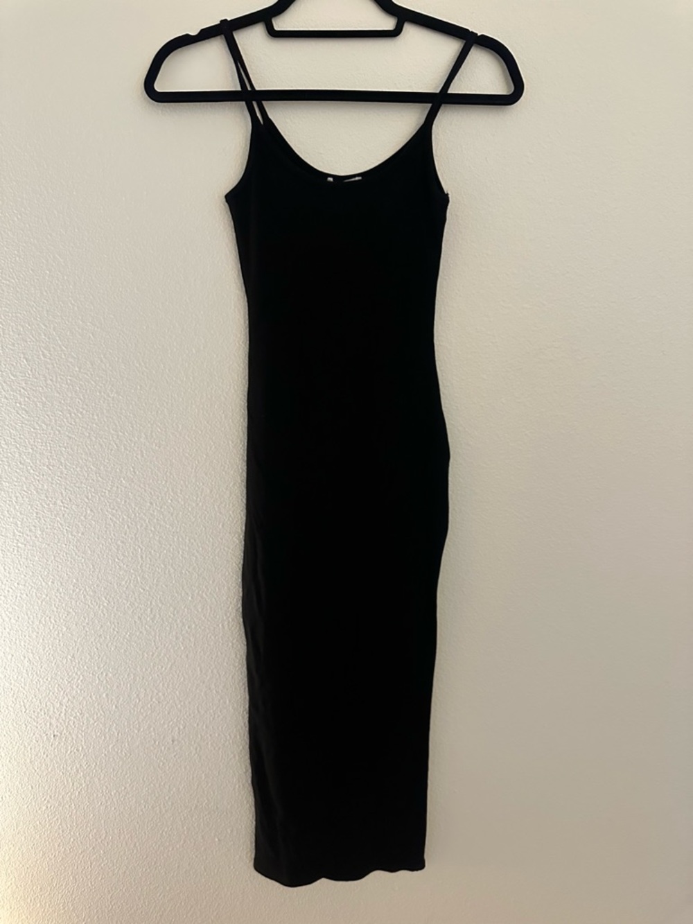 Meshki Alexis Ribbed Black Scoop Neck Bodycon Midi Dress - Picture 4 of 5